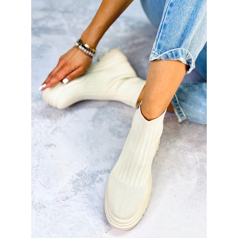 BM Botins bege com elástico Withers 1