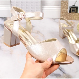 Sandália feminina Vinceza 20157 dourada no poste dourado 1