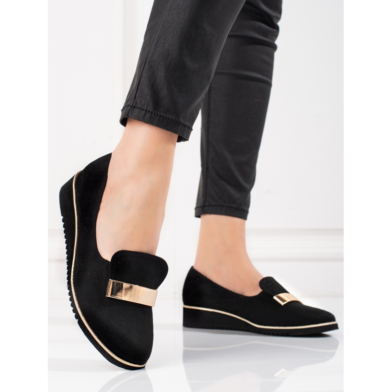 Sapatos de mulher claros Shelovet com decoração dourada em camurça preto 1