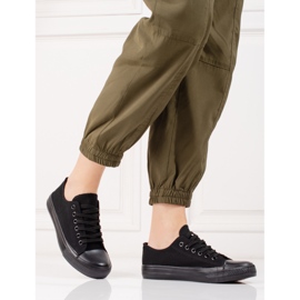 Tênis femininos pretos clássicos 1