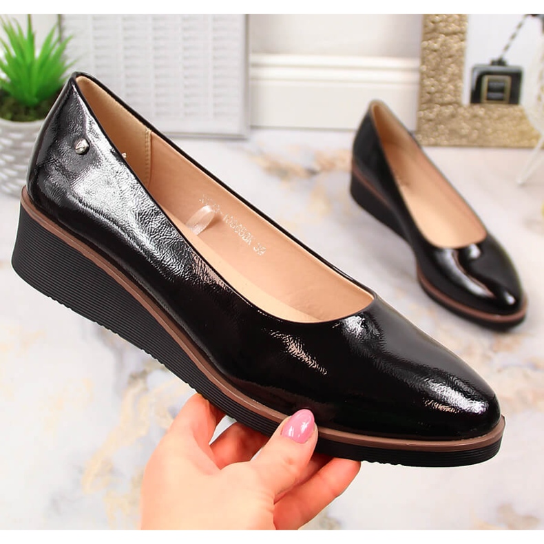 Sapatos de cunha lacado preto de mulher Vinceza 10865 1