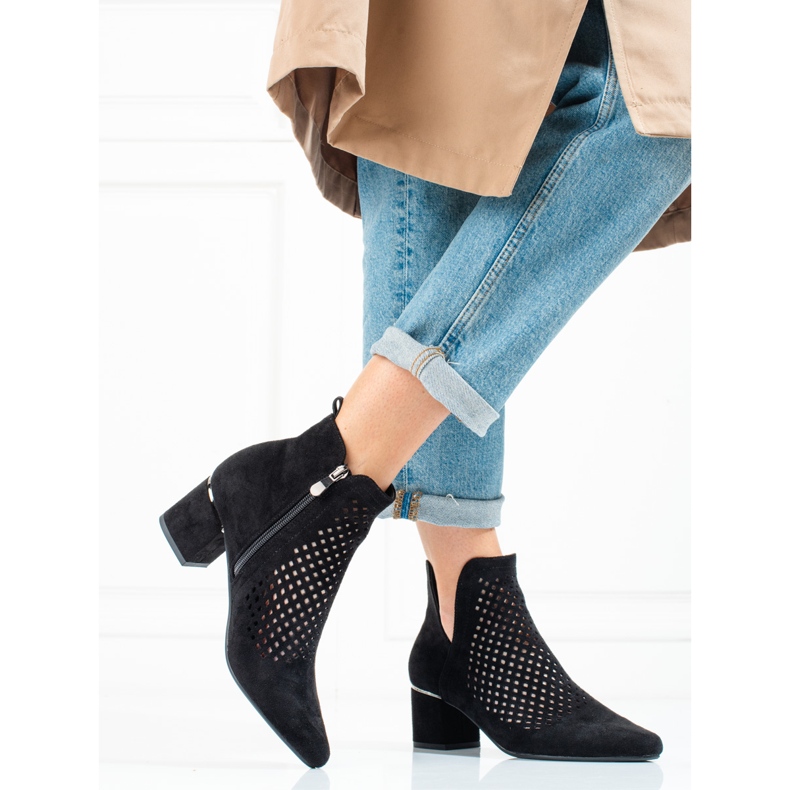 Botas femininas vazadas de salto baixo Vinceza preto 1