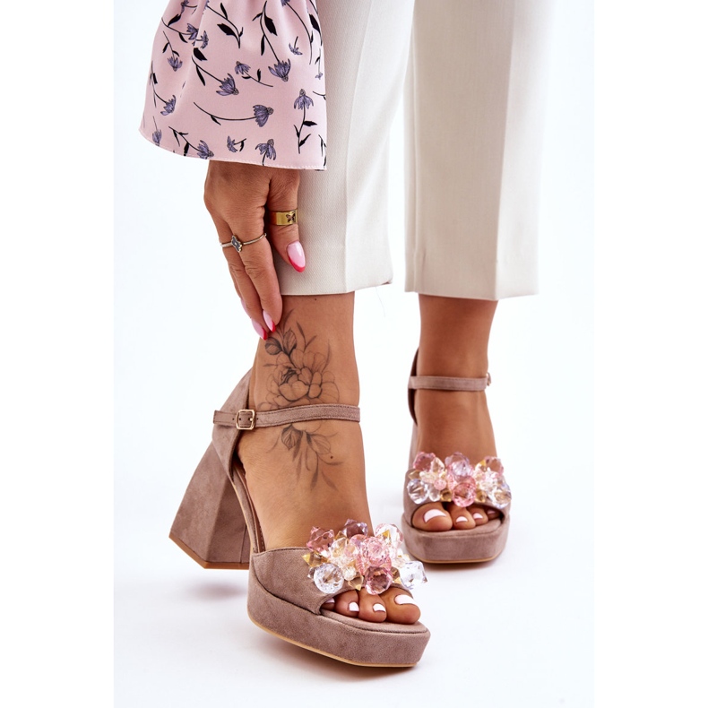 PS1 Sandálias da moda com cristais em saltos maciços bege escuro Garrett castanho 1 PS1 Sandálias da moda com cristais em saltos maciços bege escuro Garrett castanho 1