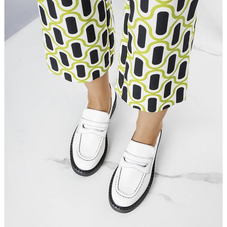 Bl&Ki sapato laqueado branco viola 1