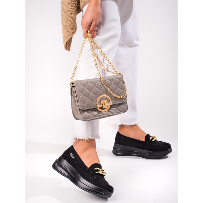 Mocassim de cunha Shelovet de mulher com corrente preto 2