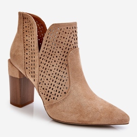 Botas elegantes de camurça vazadas salto alto bege Genevi 2