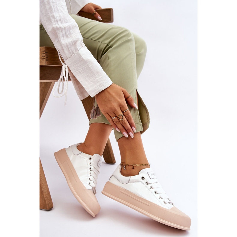 Tênis feminino com plataforma laqueada GOE LL2N4020 branco 1