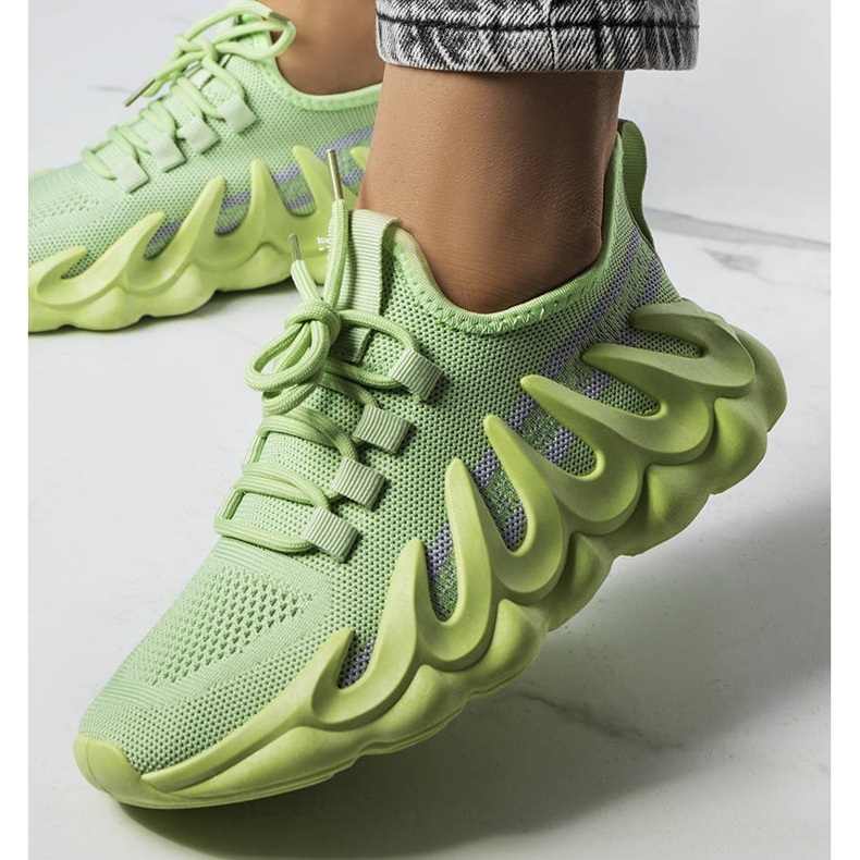 Tênis verdes em uma elegante sola Beth 1