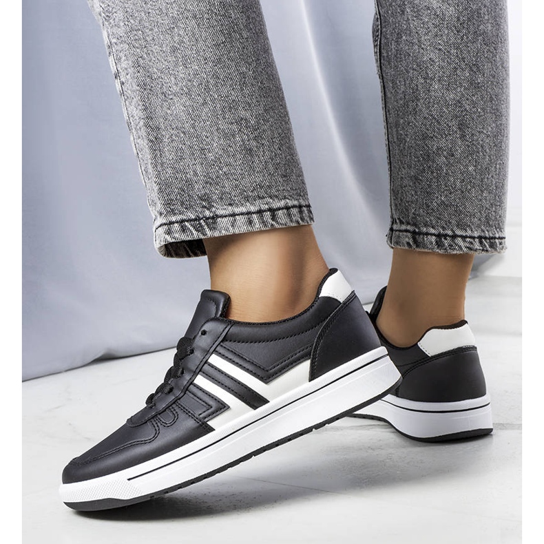 BM Tênis preto com detalhes brancos Olympia 1