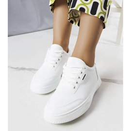 Tênis esportivo branco Leroux 1