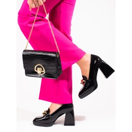 Bombas em um post estável Vinceza preto 2