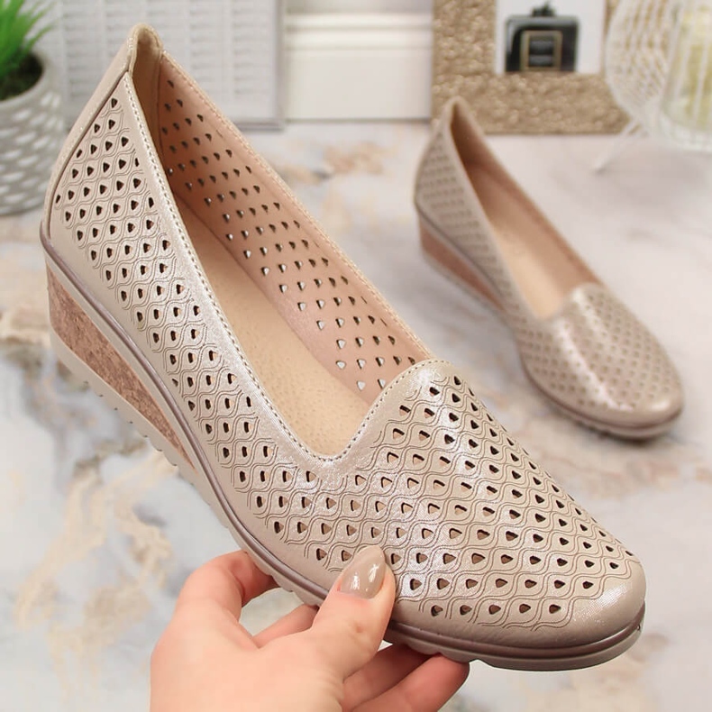 Sapatos de cunha vazados bege brilhantes de mulher Potocki SZ12018 2