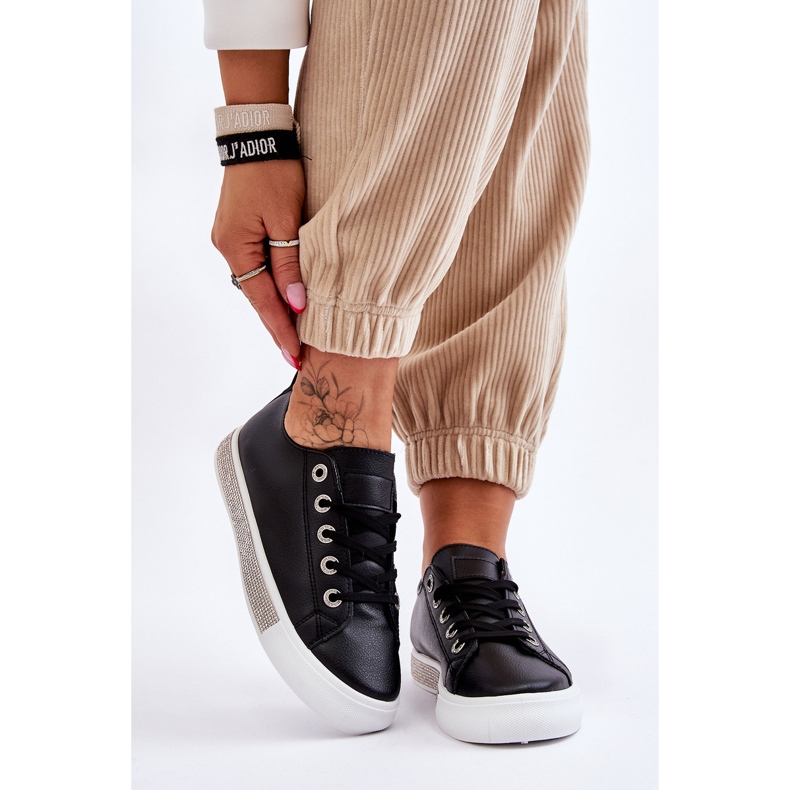 Tênis feminino baixo com jatos preto e branco Demira 1