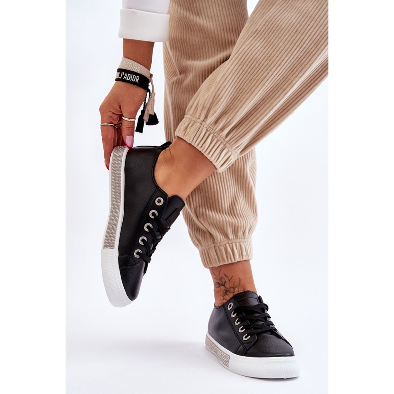 Tênis feminino baixo com jatos preto e branco Demira 2