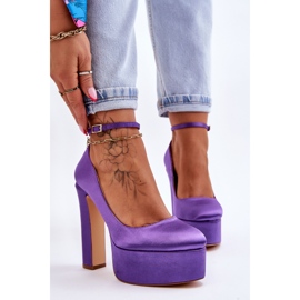 Bombas da moda em um pilar alto alto roxo 1