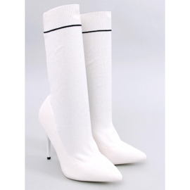 PA1 Botas Moody Bianco com salto médio branco 2