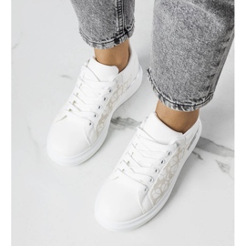 PA1 Tênis branco perfurado Erin 1