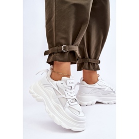 Sapatos esportivos em uma plataforma maciça GOE LL2N4029 branco 2