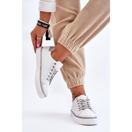 BM Tênis feminino baixo perfurado branco e prata Daxton 2