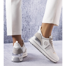 BM Tênis branco com apliques de glitter Léves 1