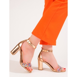 Sandálias elegantes com contas douradas da Shelovet dourado 1