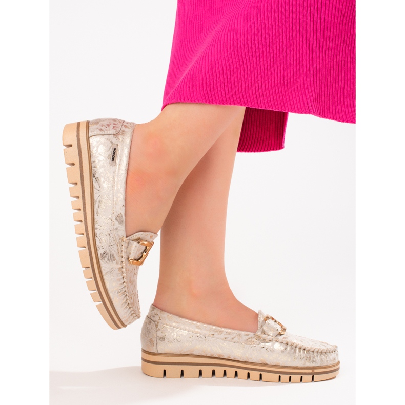 Mocassins femininos bege na plataforma Shelovet dourado 1