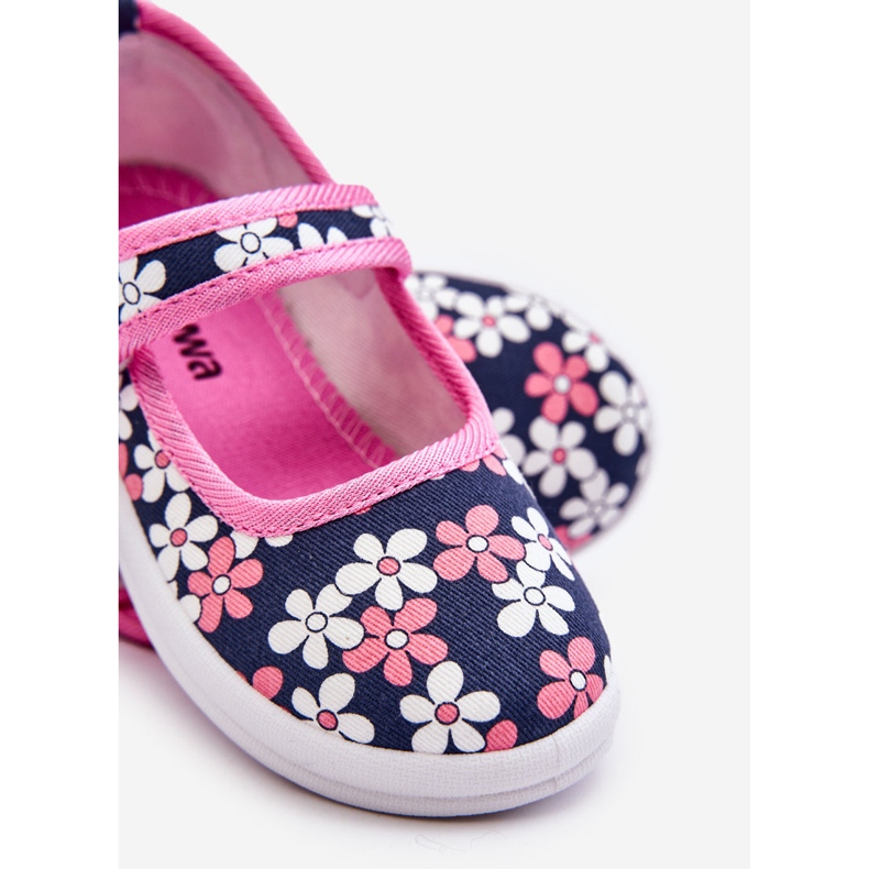 Bailarinas infantis em azul marinho com flores rosa Noah 2