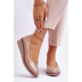 Vinceza Bombas de cunha de patente clássicas bege Paola 1