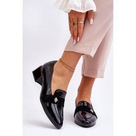 Vinceza Bombas de salto baixo patenteadas com enfeites pretos Doria 1