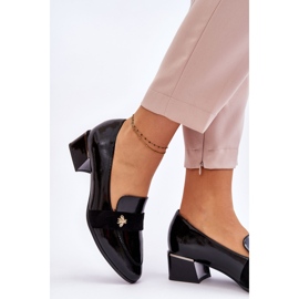 Vinceza Bombas de salto baixo patenteadas com enfeites pretos Doria 2