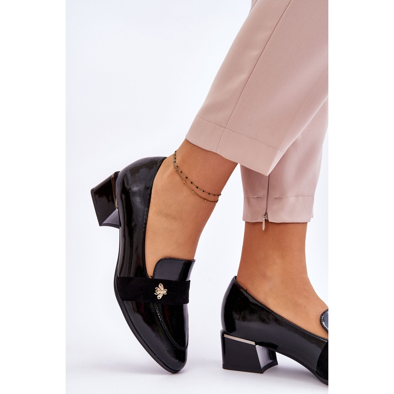 Vinceza Bombas de salto baixo patenteadas com enfeites pretos Doria 2