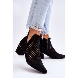 Vinceza Botas de camurça pretas Blakely Openwork com salto recortado preto 2 Vinceza Botas de camurça pretas Blakely Openwork com salto recortado preto 2