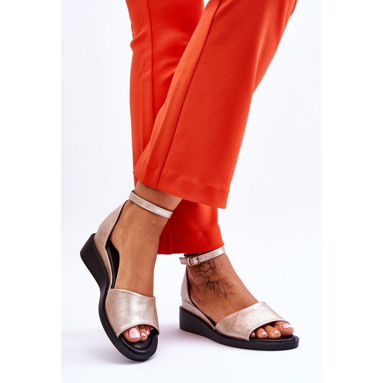 Vinceza Sandália feminina clássica de couro com cunha dourada Truett dourado 2