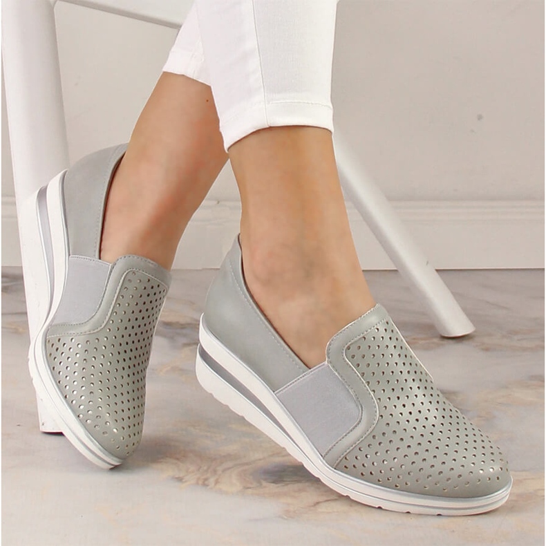 Sapatos de cunha de mulher cinzentos vazados Jezzi MR1738-17 cinza 1