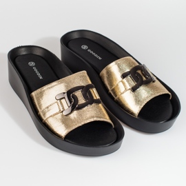 Chinelos plataforma Shelovet dourados para mulher 1
