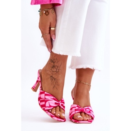 Salto alto da moda em estampa floria rosa 1