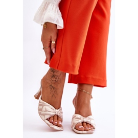 Salto alto da moda estampado bege Floria 1