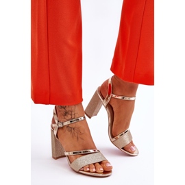 Vinceza Sandálias de salto alto Alicia douradas brilhantes dourado 2