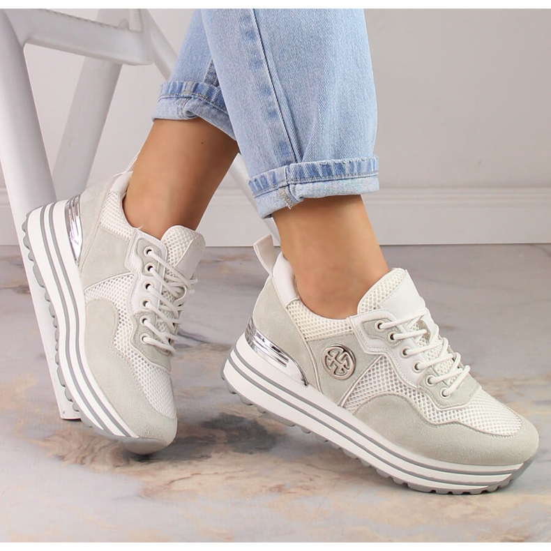 Sapatos esportivos femininos na plataforma branco Potocki SZ12086 bege 1