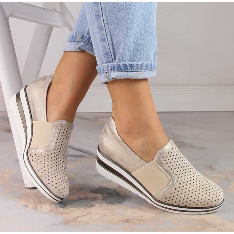 Sapatos de cunha femininos dourados vazados Jezzi MR1738-17 1