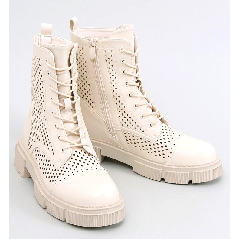 BM Bota com cadarço Wyman bege com recortes 2