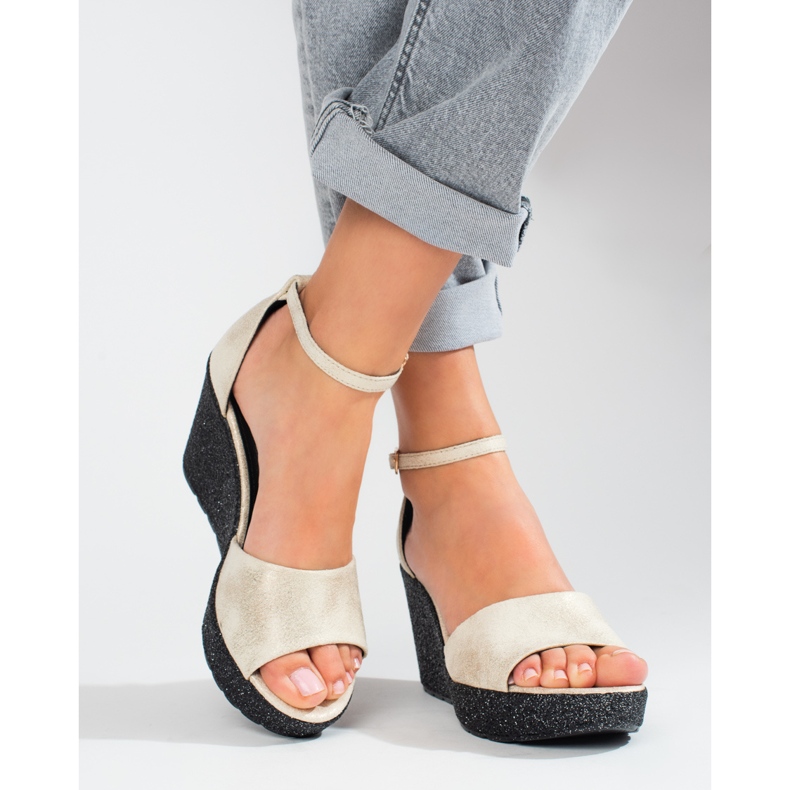 Sandálias de cunha alta Shelovet bege de mulher 1