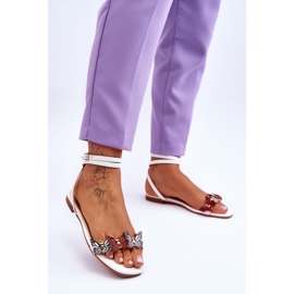 Sandálias femininas com borboletas decorativas branco Jeane 2