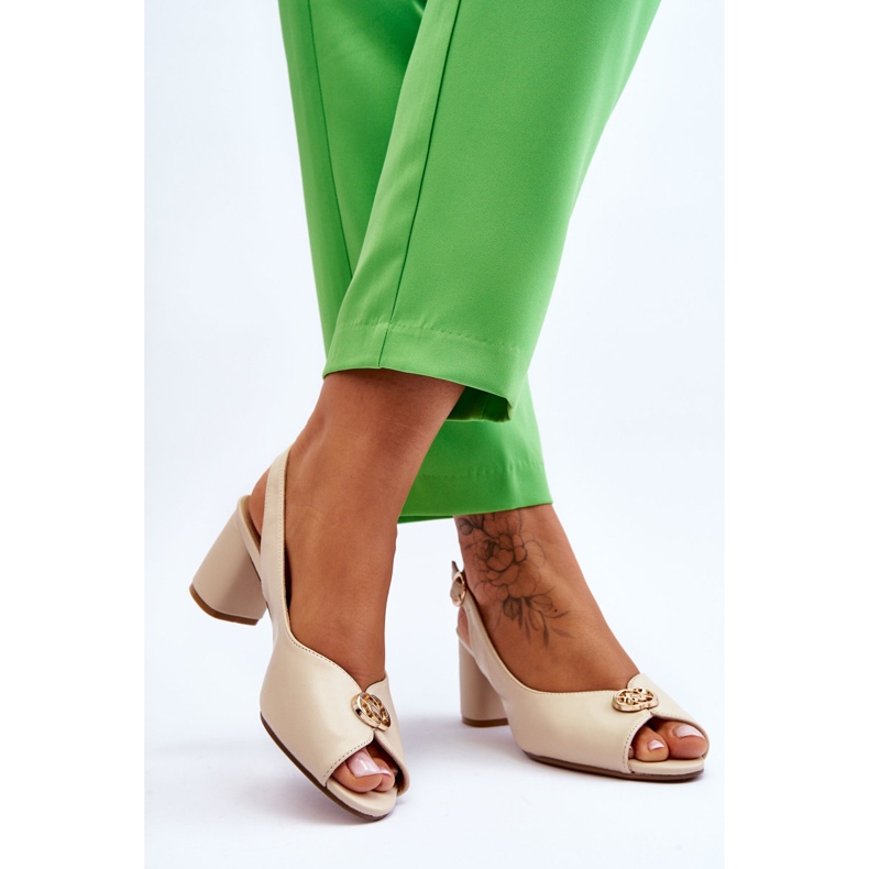 Sandálias de couro de salto alto bege Hette da moda 2