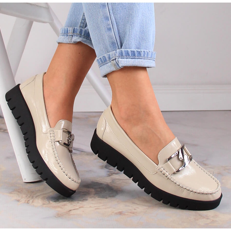 Mocassins lacados bege de mulher na plataforma Sergio Leone MK757 1