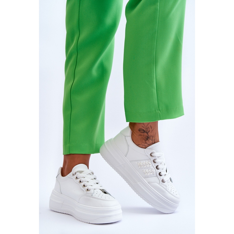 Tênis feminino elegante com plataforma branco Claribel 2