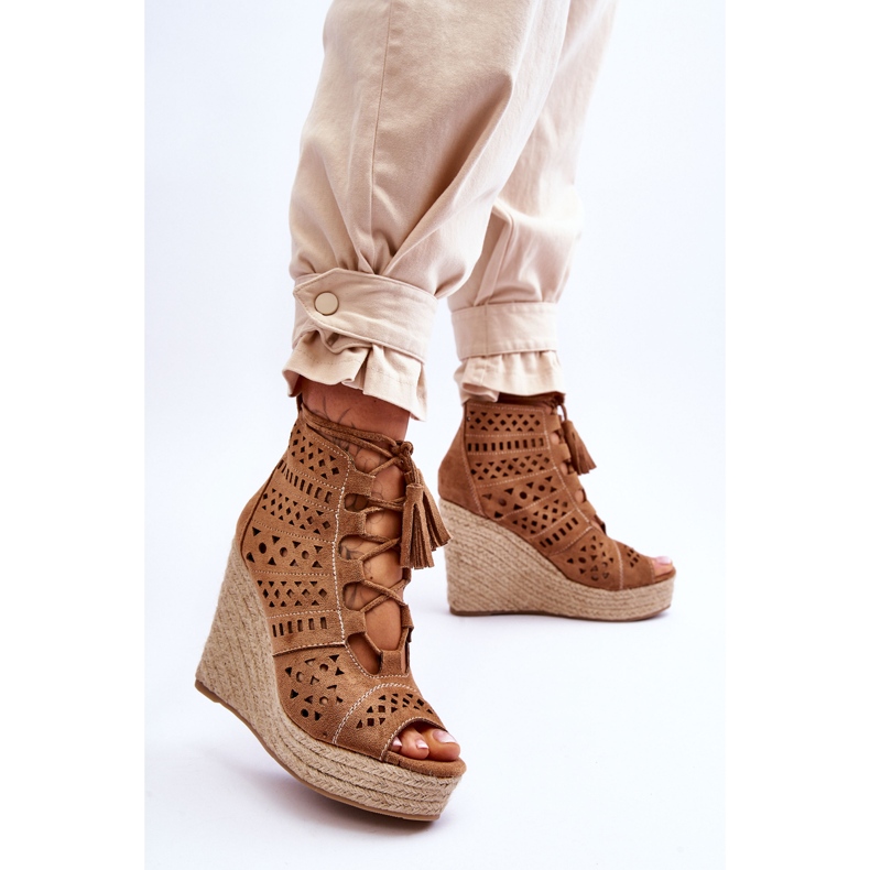 Botas de camurça perfuradas Camel Berthe bege 2