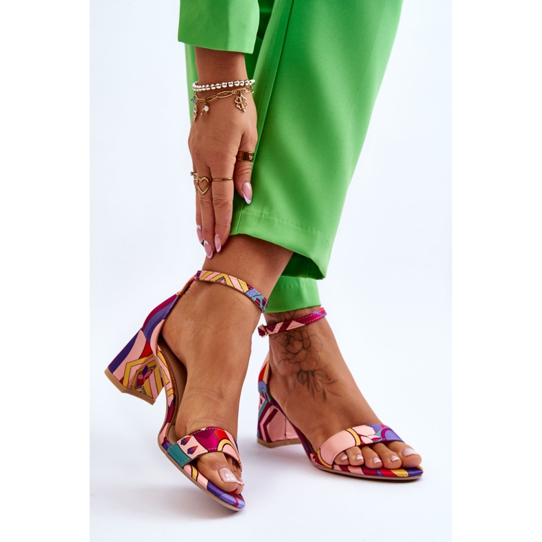 FB1 Sandália de cetim com estampa Quincy roxo e rosa salto baixo tolet 2