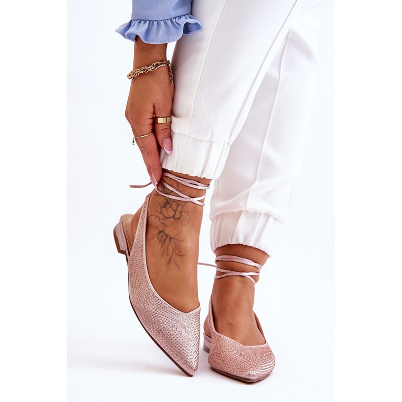Bailarinas amarradas bege com strass Mavis castanho 1