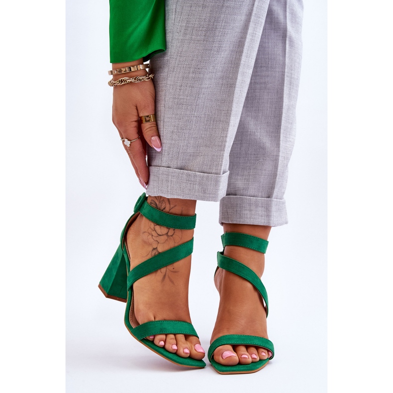 FB2 Sandálias femininas de salto alto de camurça verde faixas 1